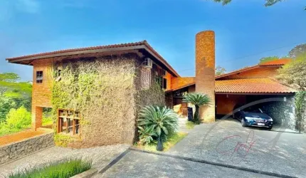 Casa de 8 quartos e 4 suítes na Granja Vianna, Jandira-SP: 624m² de sofisticação e conforto. Agende sua visita!