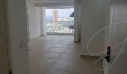 Apartamento à venda no Centro de Osasco-SP: 3 quartos, 1 suíte, 2 salas, 3 vagas de garagem, 81 m² de área.
