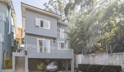 Imperdível oportunidade! Casa de alto padrão com 3 quartos, 3 suítes e 304m² na Vila São Francisco, São Paulo-SP. Venha conhecer!
