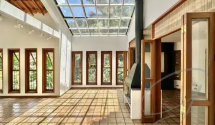 Casa residencial para Venda e Locação Condomínio Iolanda, Taboão da Serra 3 dormitórios sendo 1 suíte, 3 salas, 4 banheiros, 5 vagas 485,50 m² construída, 3.652,50 m² terreno