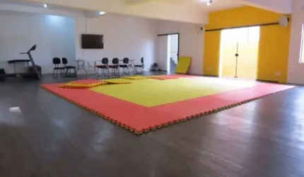 Imóvel comercial excepcional na Vila Yara, Osasco-SP: 5 quartos, 10 salas, 4 banheiros, 1 vaga de garagem - 600,00 m².