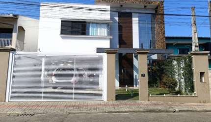 Casa de alto padrão a venda na Praia de Navegantes SC