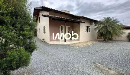 Casa com 1 suíte + 3 quartos
