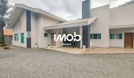 Casa com 2 dormitórios + 1 suíte, Centro