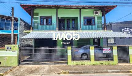 Casa com 1 suíte + 5 quartos, Água Verde