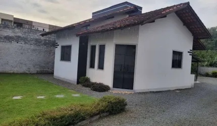 Casa com 2 quartos, Jaraguá 99 - Jaraguá do Sul