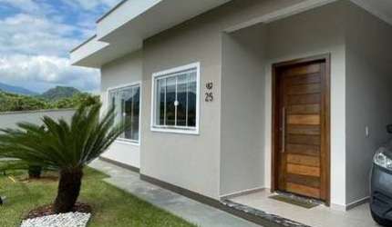 CASA COM SUÍTE + CLOSET E 2 QUARTOS + ÁREA DE FESTA COM PISCINA