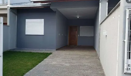 Casa à venda em Balneário Piçarras, bairro Itacolomi. 3 dormitórios, área gourmet, porcelanato, 600m da praia. Conforto e localização.