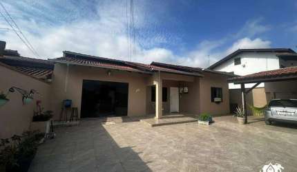 Casa com Amplo Terreno no Centro de Penha – Locação Anual