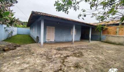 Casa Mobiliada com 3 Dormitórios e Amplo Espaço – Locação Anual no Bairro Itajuba, Barra Velha