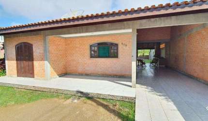 Casa Térrea com 2 Suítes e Amplo Quintal – Centro de Balneário Piçarras