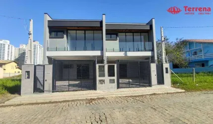 Sobrado de Padrão Médio/alto com 154 m2, a venda no Bairro Itacolomi, Balneário de Piçarras