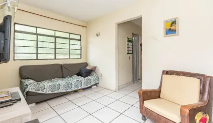 Sobrado com barracão a venda 255 metros quadrados com 2 quartos em Sítio Cercado - Curitiba - PR