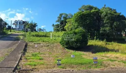 Terreno de esquina no Jardim das Hortênsias.