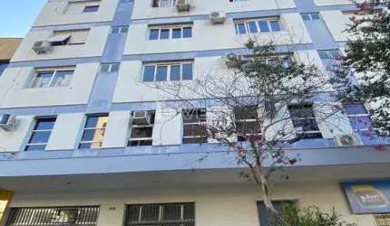 APARTAMENTO 2 DORMITÓRIOS TODO REFORMADO COM ELEVADAOR NO CENTRO DE SANTA CRUZ D