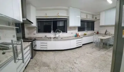Sobrado à Venda com 437m² de Área Útil, 03 Suítes, Piscina e 03 Vagas de Garagem , Jardim Têxtil, Sã