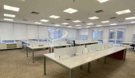 Conjunto comercial semi mobiliado, 226 m2, copa, 3 banheiros, 7 vagas, para locação, Vila Olímpia.