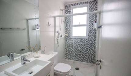 Luxuoso Apartamento à Venda, com 297 m² de área útil privativa, 04 suites e 06 vagas, no Condomíni