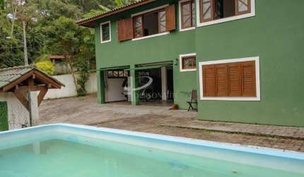 Casa de Luxo em Florianópolis – Exclusividade e Conforto em 1100m² junto a natureza