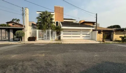 Sobrado com 4 quartos, Parque Residencial Bom Conselho - Taubaté