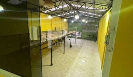 Galpao300 metros com pé direito de 6 metros no curuça