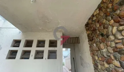 Casa com 3 quartos para alugar no Jardim Eulália, Taubaté  por R$ 3.300