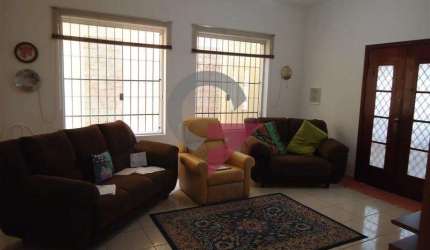 Casa com 4 quartos à venda no Jardim Santa Clara, Taubaté  por R$ 1.000.000