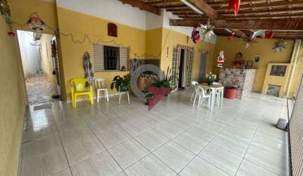 Casa com 4 quartos à venda na Vila Marly, Taubaté  por R$ 851.000