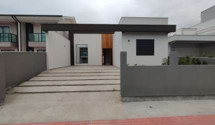 Casa Unifamiliar 03 dormitórios, 01 suíte