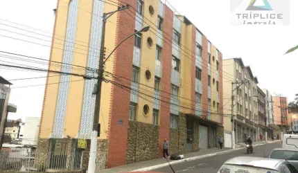 Apartamento térreo 3 quartos com vaga numerada e livre. Localização privilegiada no Paineiras em frente ao supermercado e a 5 minutos da UFJF.