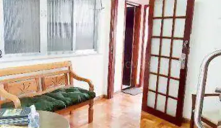 Sala comercial ampla dividida em 3 ambientes. Localização privilegiada na rua Halfeld. Prédio com portaria 24h e 3 elevadores. Oportunidade!