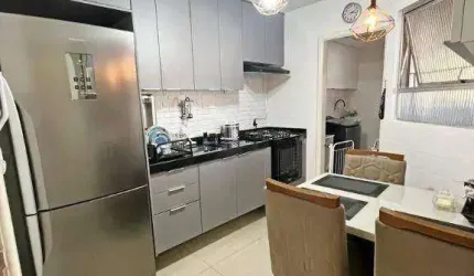 Apartamento garden reformado, 2 quartos com suíte, varanda, área externa e garagem. Ambientes com móveis planejados. Oportunidade no Bom Pastor.