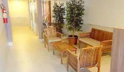 Apartamento 2 quartos, reformado, com garagem e elevador em localização privilegiada no Centro. Rua plana a 5 minutos a pé do Calçadão. Perto de tudo!
