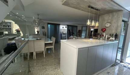 Sobrado em Condominio Fechado - Bairro Jardim