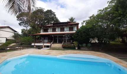 Linda casa no melhor condomínio de Maria Paula, 4 quartos, 1 suíte. terreno amplo, piscina, sauna, churrasqueira  e academia.