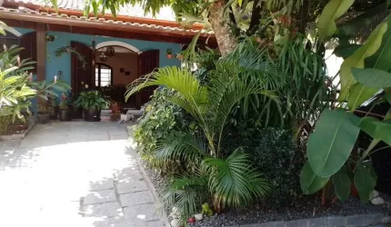Casa linear no Cafubá, ampla, lindo quintal com árvores frutíferas, 3 quartos, terreno com 504 m².