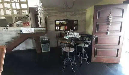Ampla casa de 6 quartos, 4 suítes, vista deslumbrante p Baía de Guanabara