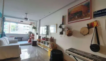 Apartamento de 3 quartos, 1 suíte, todo montado, amplo, junto ao Campo São Bento, 2 vagas. Lazer na cobertura.