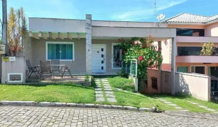 Casa de 4 quartos, 3 suítes, toda montada, em condomínio no Arsenal.