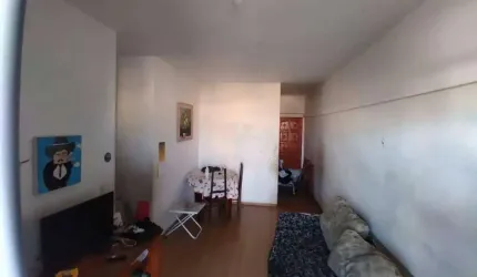 Apartamento de 2 quartos com varanda e 1 vaga. Lazer. Próximo ao Guanabara.