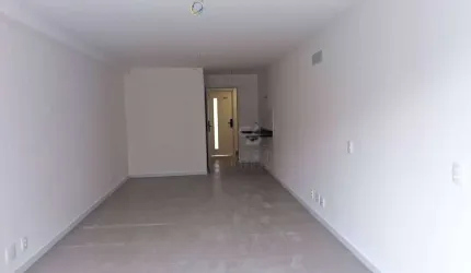 Apartamento tipo Studio, no Centro, próximo às Barcas e ao Plaza Shopping. Vazio.