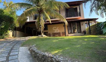 Casa de 4 quartos, 4 suítes, em condomínio no Badu, em Pendotiba. Lazer.