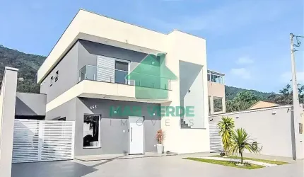 Sobrado Espetácular 3 Suítes com Piscina em Condomínio Fechado