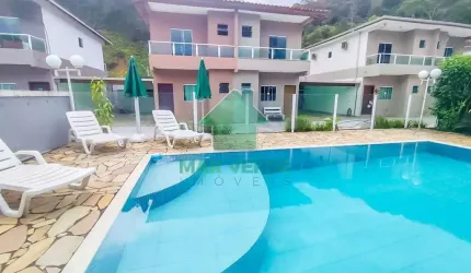 Casa com 3 Quartos e Suíte em Condomínio com Piscina no Massaguaçu