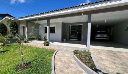 Casa com 4 dormitórios à venda, 195 m² por R$ 630.000,00 - Floresta - Estância Velha/RS