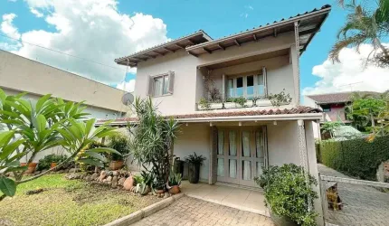 Casa com 3 dormitórios à venda, 240 m² por R$ 850.000,00 - Canudos - Novo Hamburgo/RS