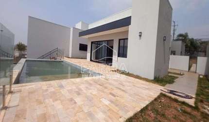 VENDE-SE RESIDÊNCIA NO COND. PORTAL DA SERRA - MARILIA/SP