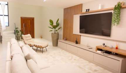 Casa Excepcional de 196m² em Condomínio Viverde I