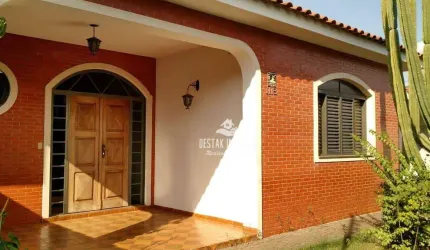 Casa com 6 quartos à venda no Bairro Bom Jesus - Uberlândia/MG