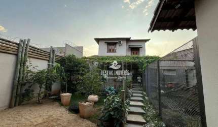 Sobrado com 3 quartos à venda, bairro Cidade Jardim - Uberlândia/MG